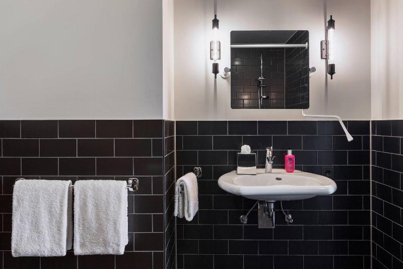 Moxy Frankfurt Airport Kelsterbach - Oda