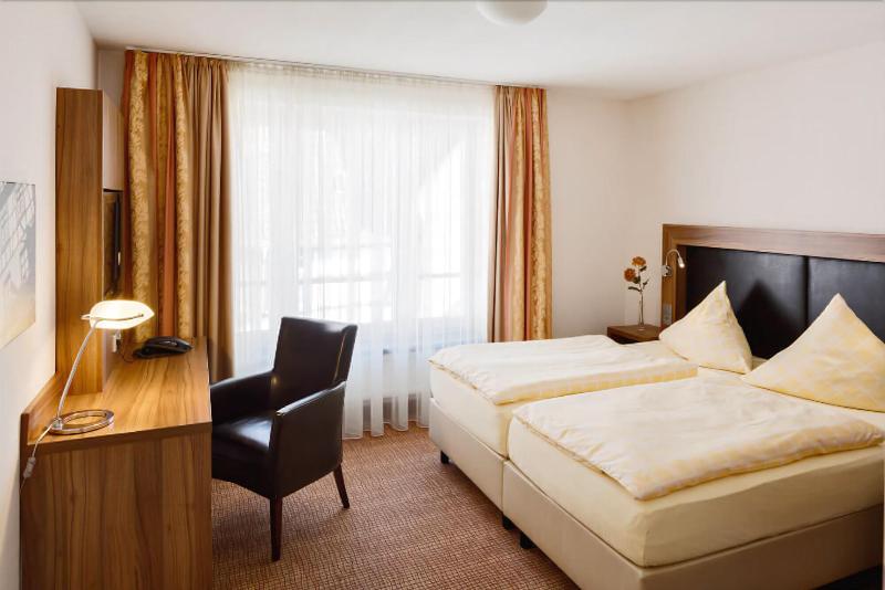 Goldener Engel Hotel - Restaurant - Oda