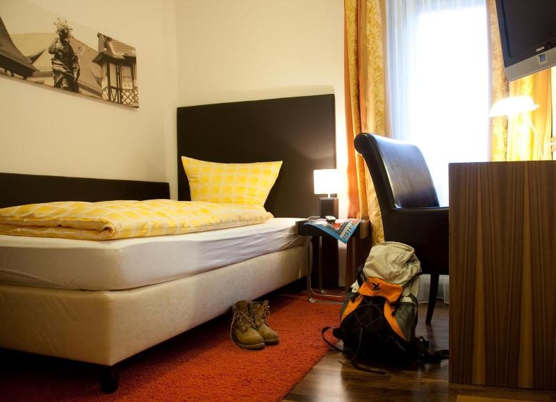 Goldener Engel Hotel - Restaurant - Oda