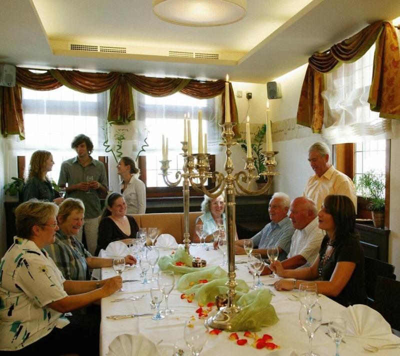 Goldener Engel Hotel - Restaurant - Restoran