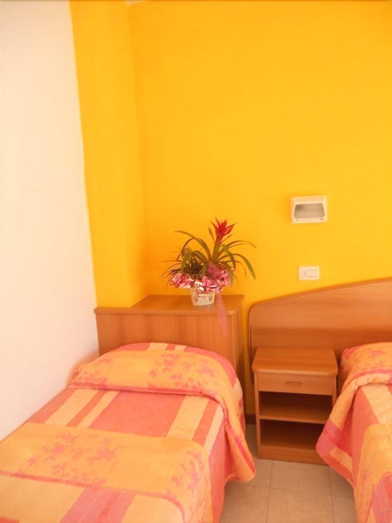 Hotel Emilia - Lobi