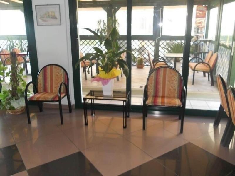 Hotel Emilia - Lobi