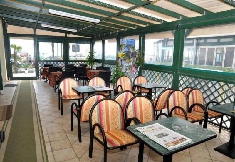 Hotel Emilia - Lobi