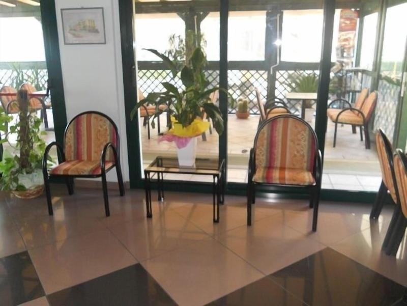Hotel Emilia - Lobi