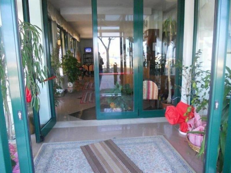 Hotel Emilia - Lobi