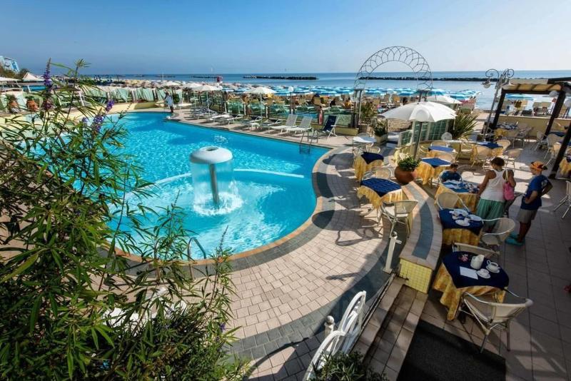 Strand Hotel Colorado - Havuz