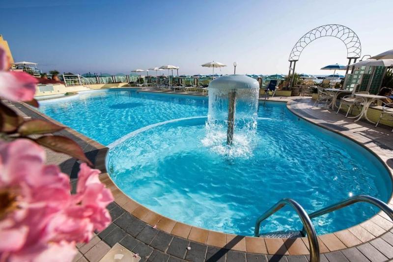 Strand Hotel Colorado - Havuz