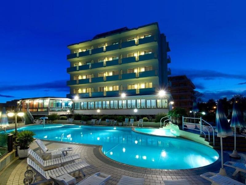 Strand Hotel Colorado - Teras