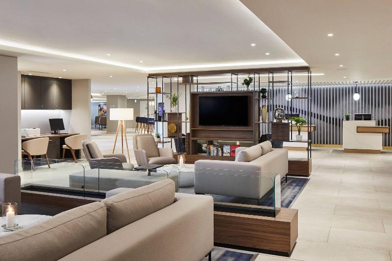 Courtyard By Marriott London Heathrow Airport - Lobi
