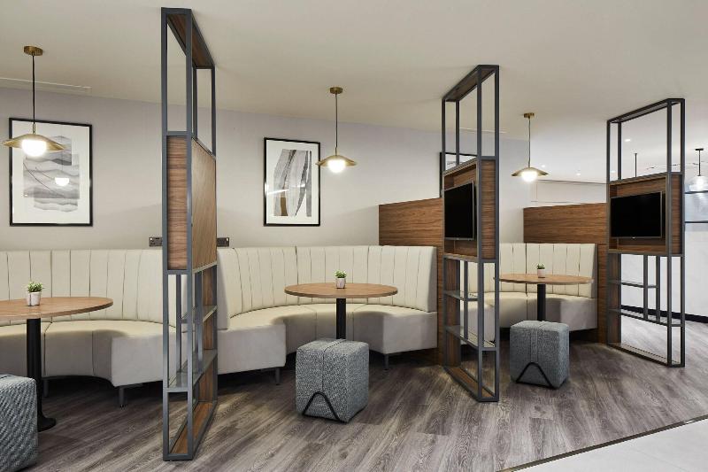 Courtyard By Marriott London Heathrow Airport - Genel