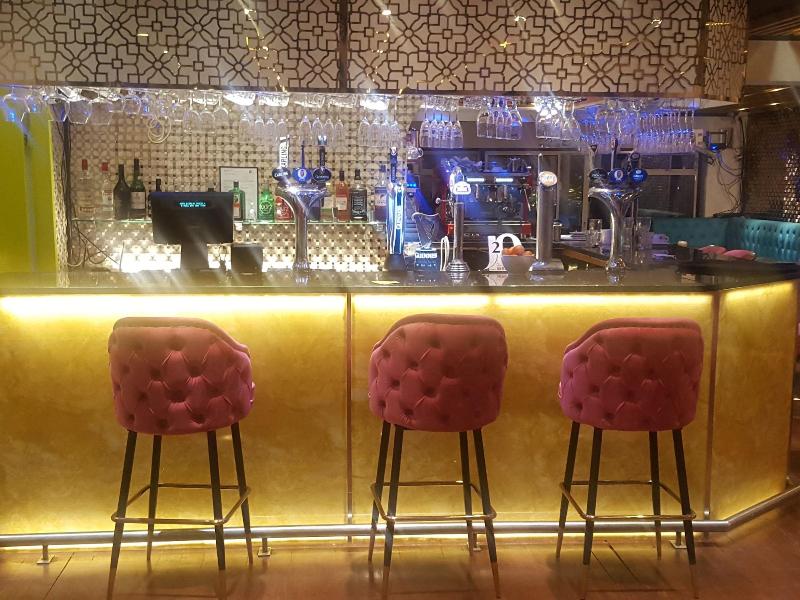Heathrow Inn - Bar