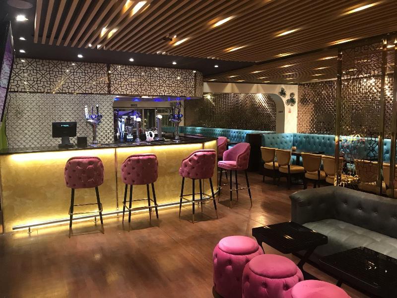 Heathrow Inn - Bar