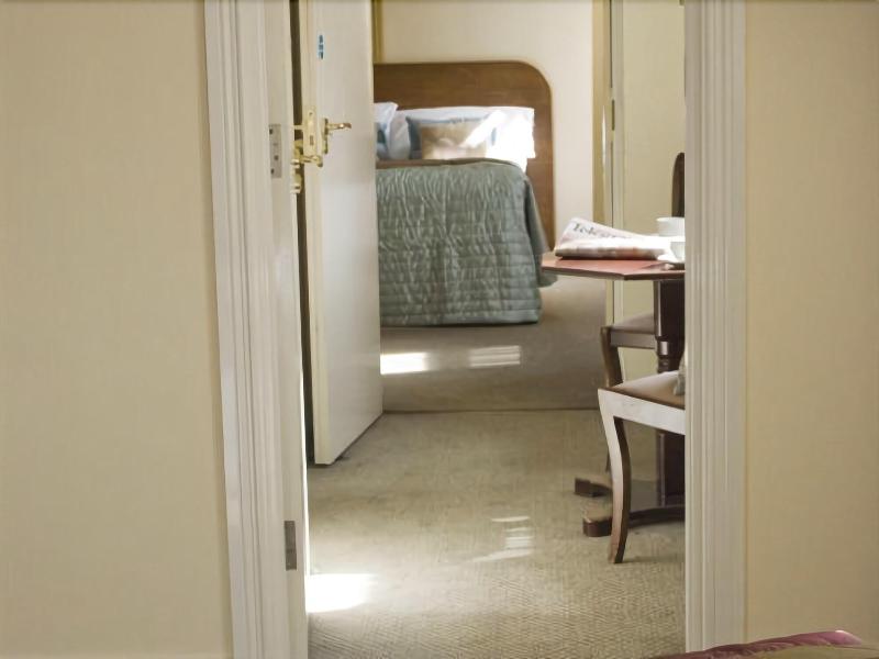 Charlemont Arms Hotel - Oda