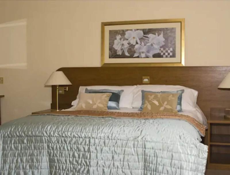 Charlemont Arms Hotel - Oda