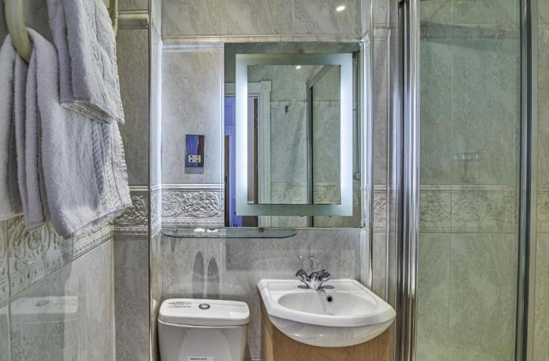 Hyde Park Radnor Hotel - Oda