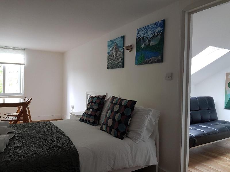 London Queens Apartments - Genel