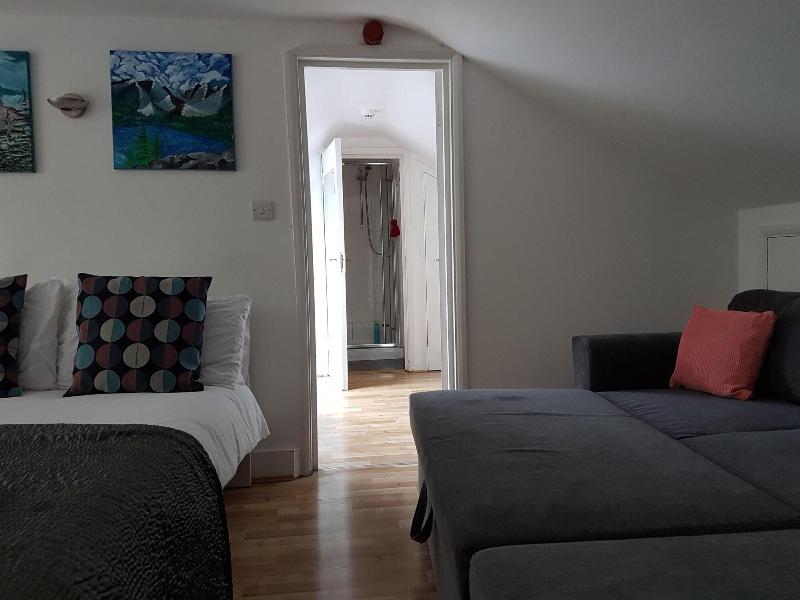 London Queens Apartments - Genel