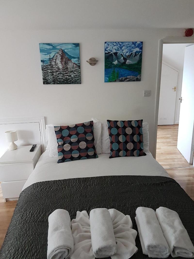 London Queens Apartments - Genel