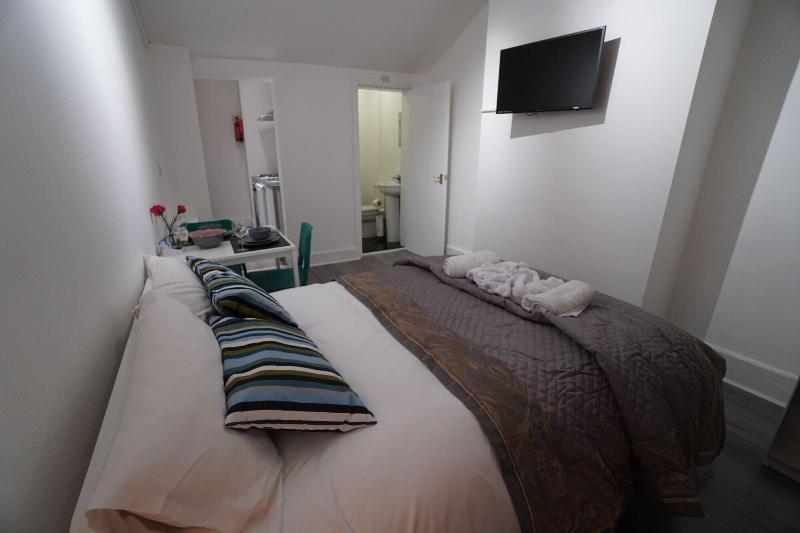 London Queens Apartments - Genel