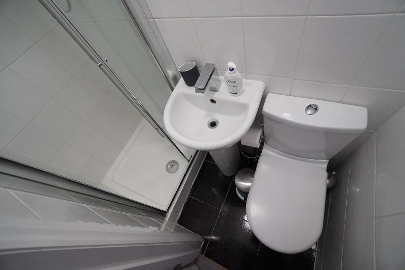 London Queens Apartments - Genel