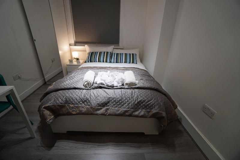 London Queens Apartments - Genel