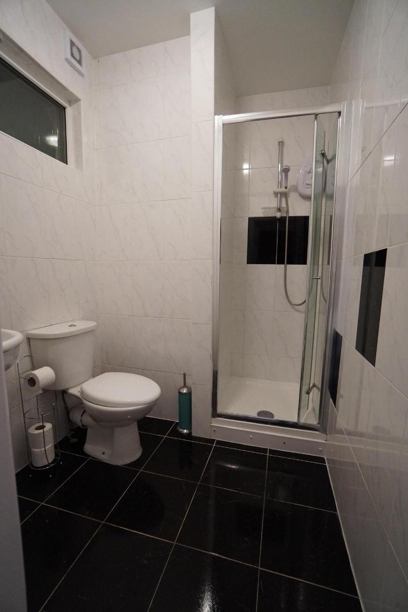 London Queens Apartments - Genel