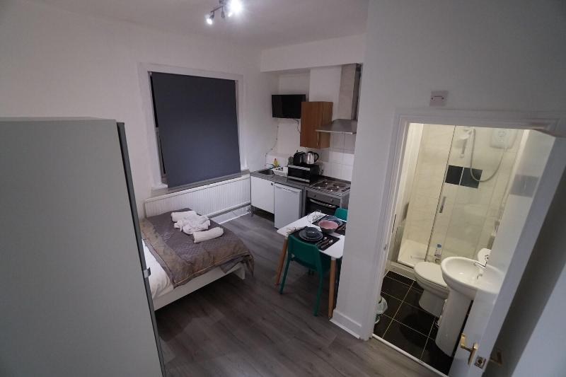 London Queens Apartments - Genel