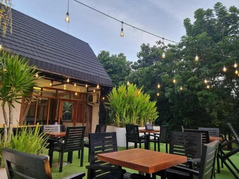 One South By Amithya - Restoran