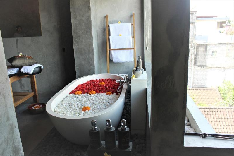Purana Suite Ubud - Oda