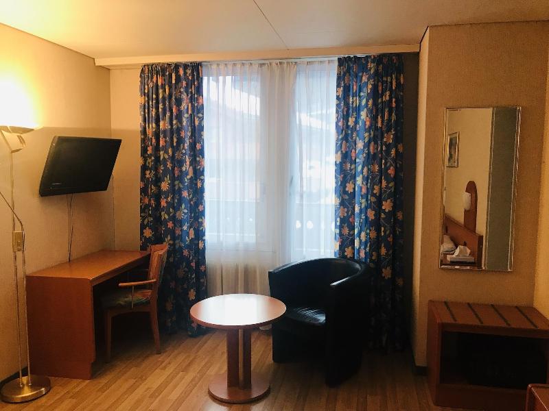 Parkhotel Bellevue Lenk - Oda