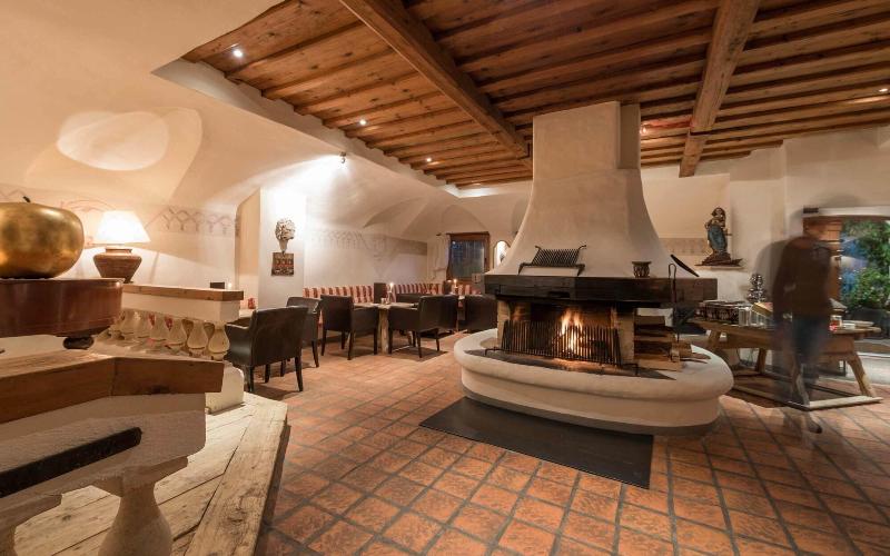 Hotel Strasserwirt - Herrenansitz zu Tirol - Lobi