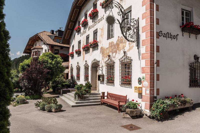 Hotel Strasserwirt - Herrenansitz zu Tirol - Genel