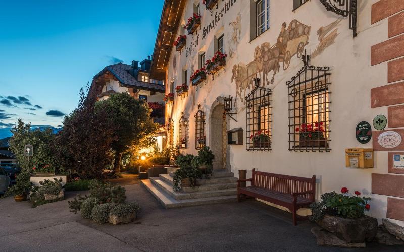 Hotel Strasserwirt - Herrenansitz zu Tirol - Genel