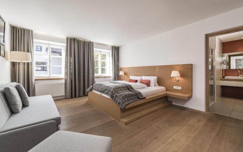 Hotel Strasserwirt - Herrenansitz zu Tirol - Oda