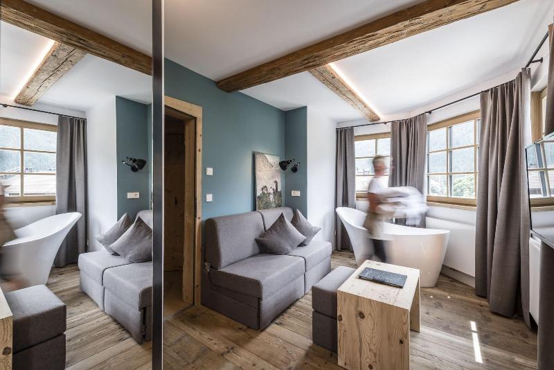 Hotel Strasserwirt - Herrenansitz zu Tirol - Oda