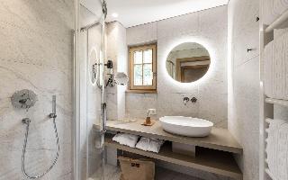 Hotel Strasserwirt - Herrenansitz zu Tirol fotoÄŸrafÄ±