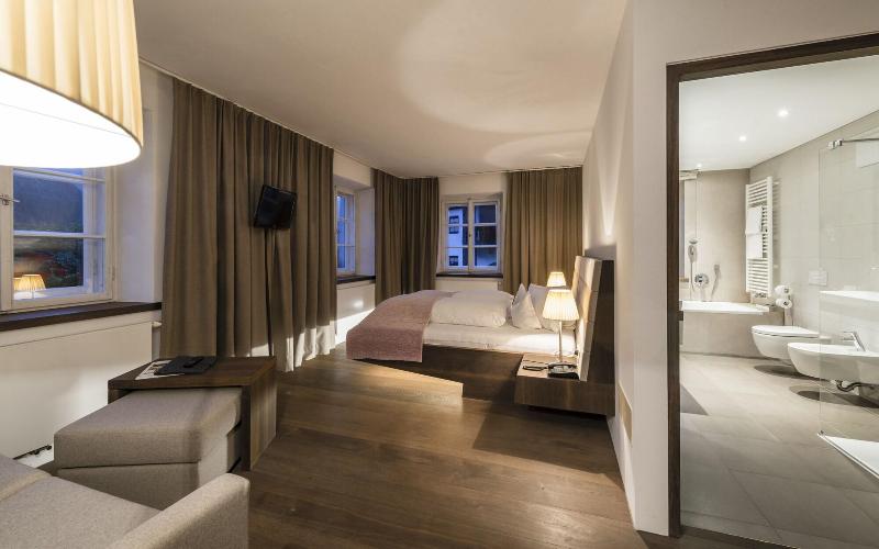 Hotel Strasserwirt - Herrenansitz zu Tirol - Oda