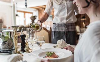 Hotel Strasserwirt - Herrenansitz zu Tirol fotoÄŸrafÄ±