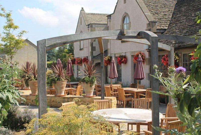 The Priory Inn Tetbury - Teras