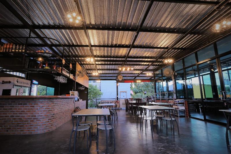 Baan Chang Hotel & Coffee House by ZUZU - Restoran