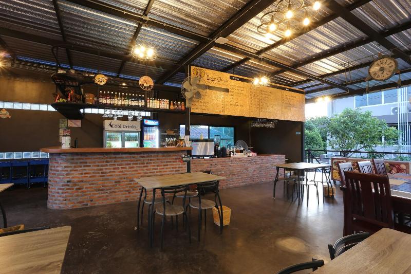 Baan Chang Hotel & Coffee House by ZUZU - Restoran