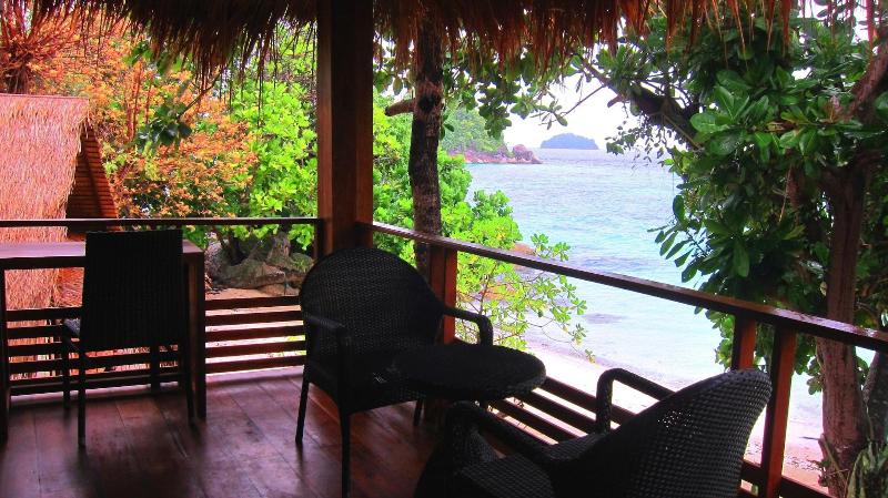 Ten Moons Lipe Resort - Oda