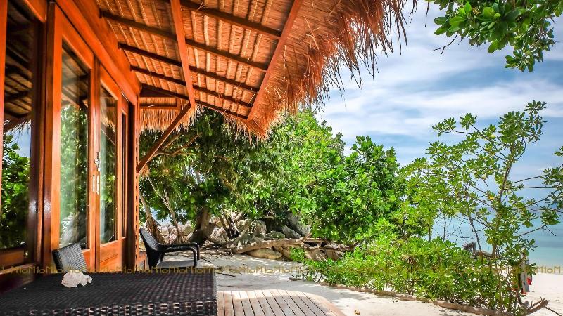 Ten Moons Lipe Resort - Teras