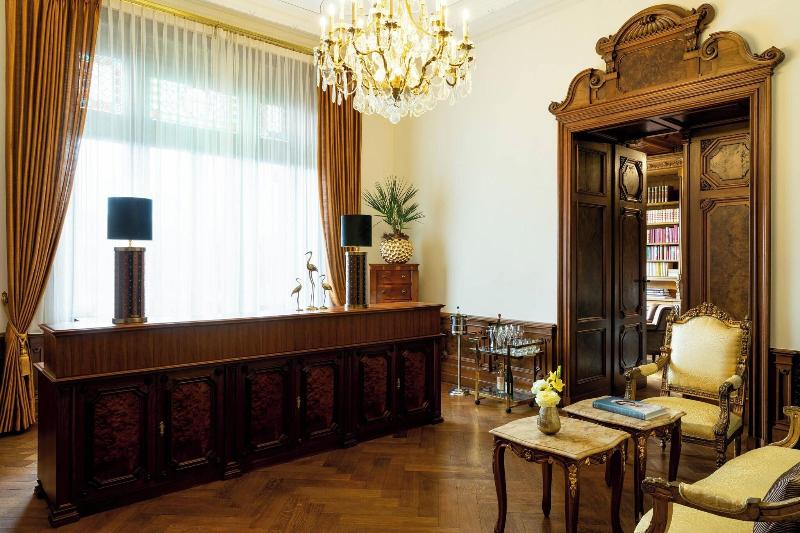 Schloss Lieser, Autograph Collection - Lobi