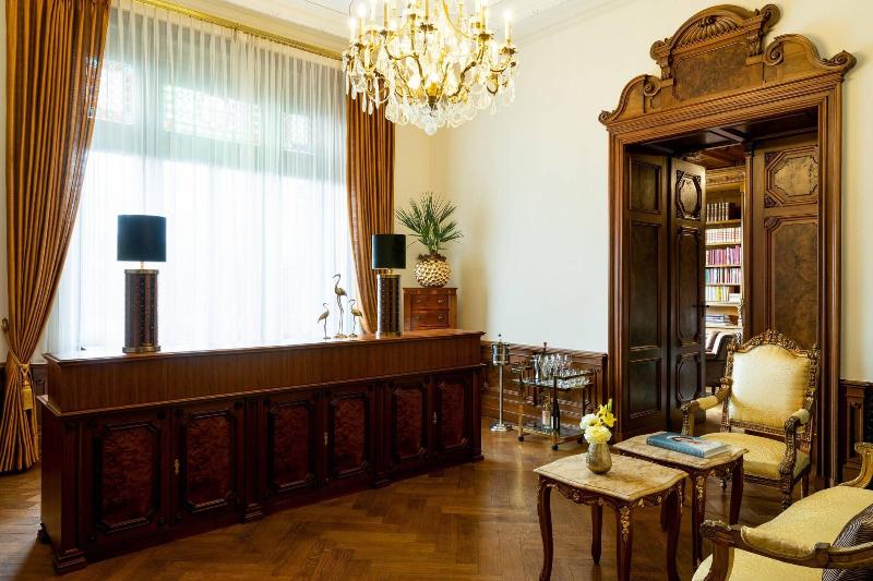 Schloss Lieser, Autograph Collection - Lobi
