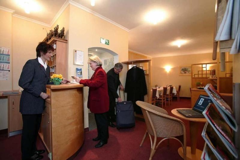 Hotel Sauer Garni - Lobi