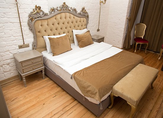 Hutsuite Hotel