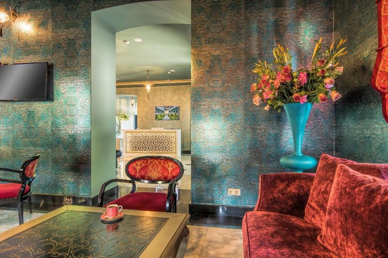 Golden Tulip Borjomi - Lobi