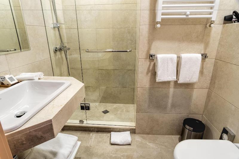 Golden Tulip Borjomi - Oda