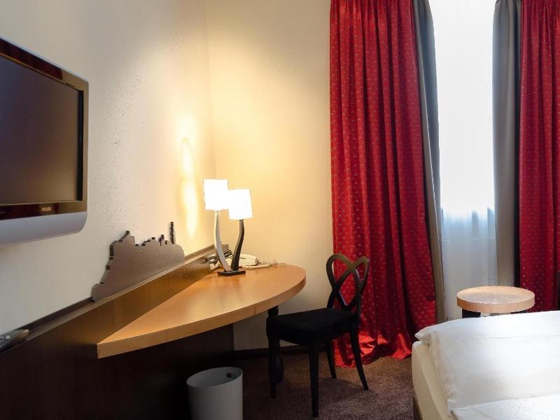 Hotel Post - Oda